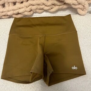 Alo 3” shorts